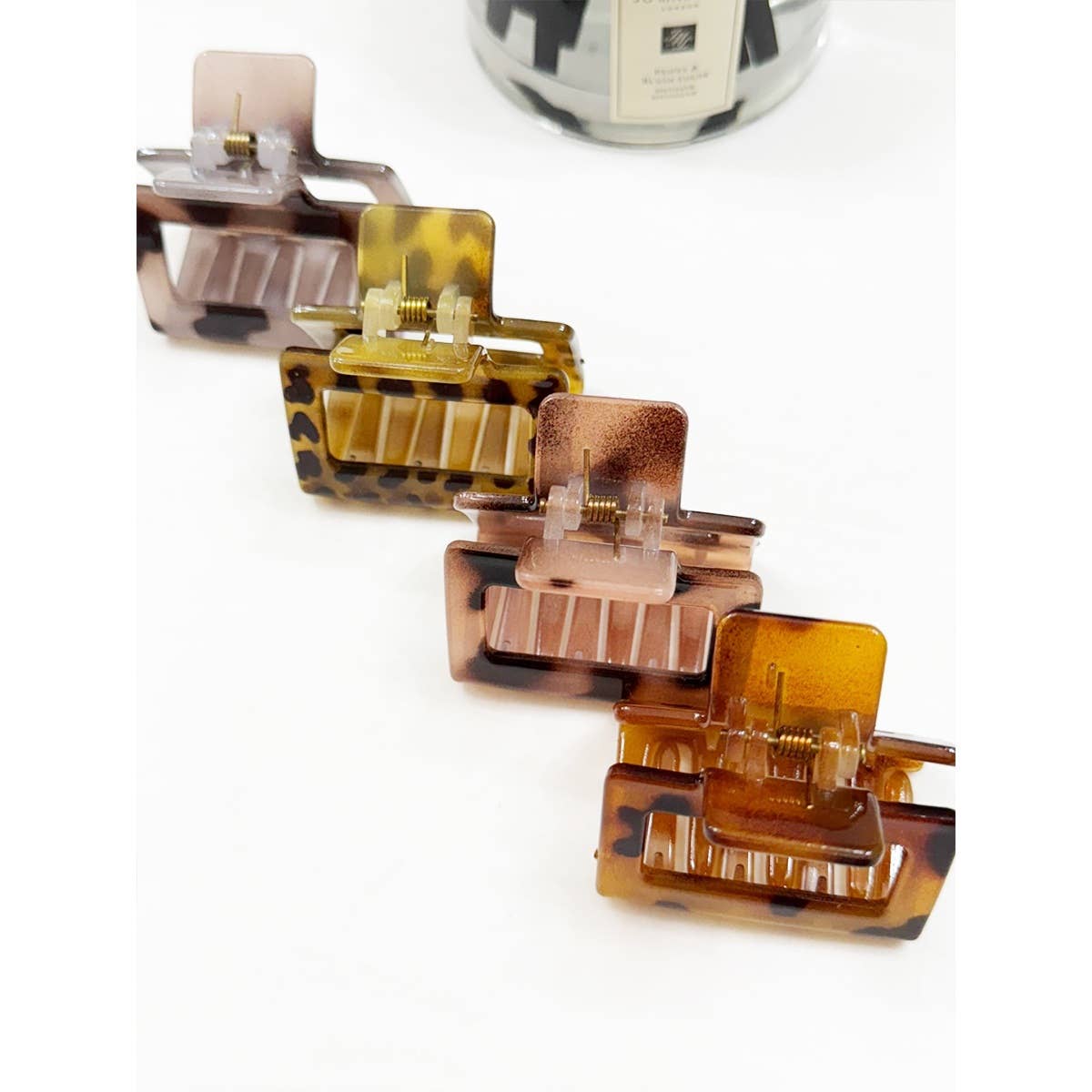 Medium Tortoise Shell Pattern Leopard Jaw Clips