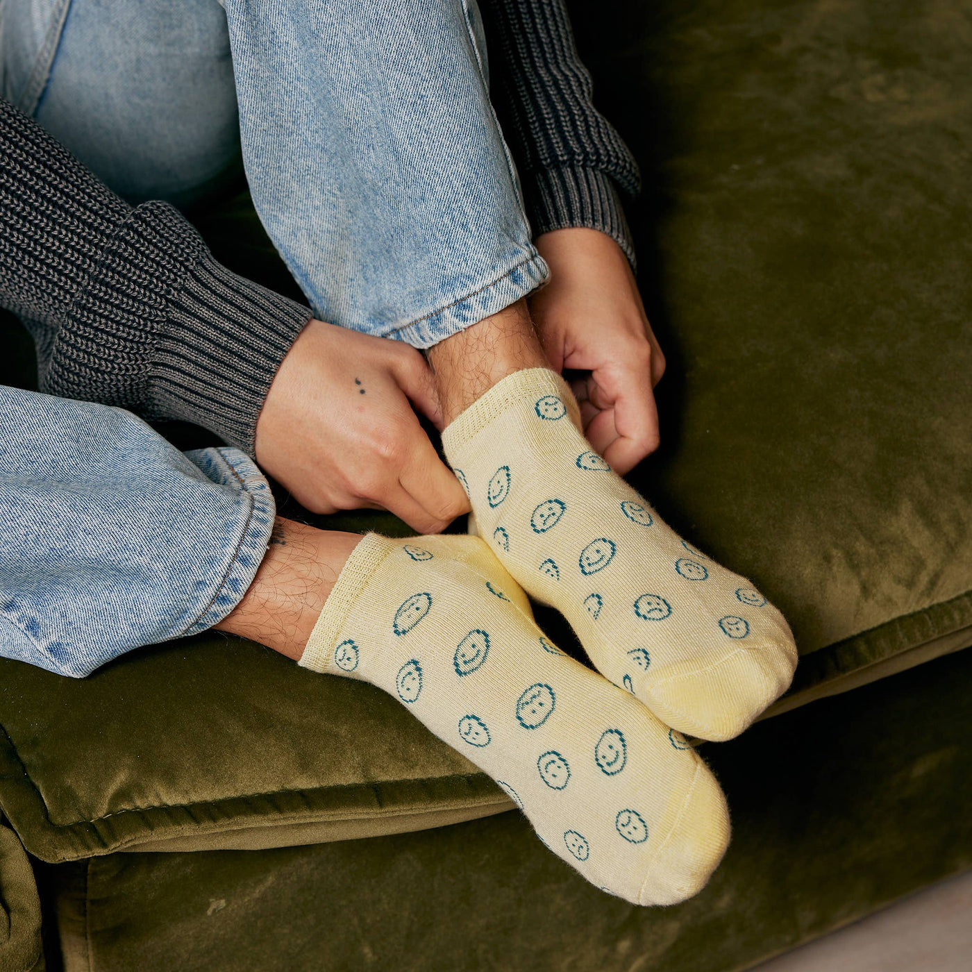 Ankle Socks that Support Mental Health (Smiley Faces)