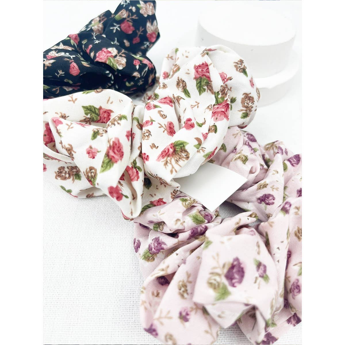 Soft Ditsy Floral Print Scrunchie: MIX COLOR