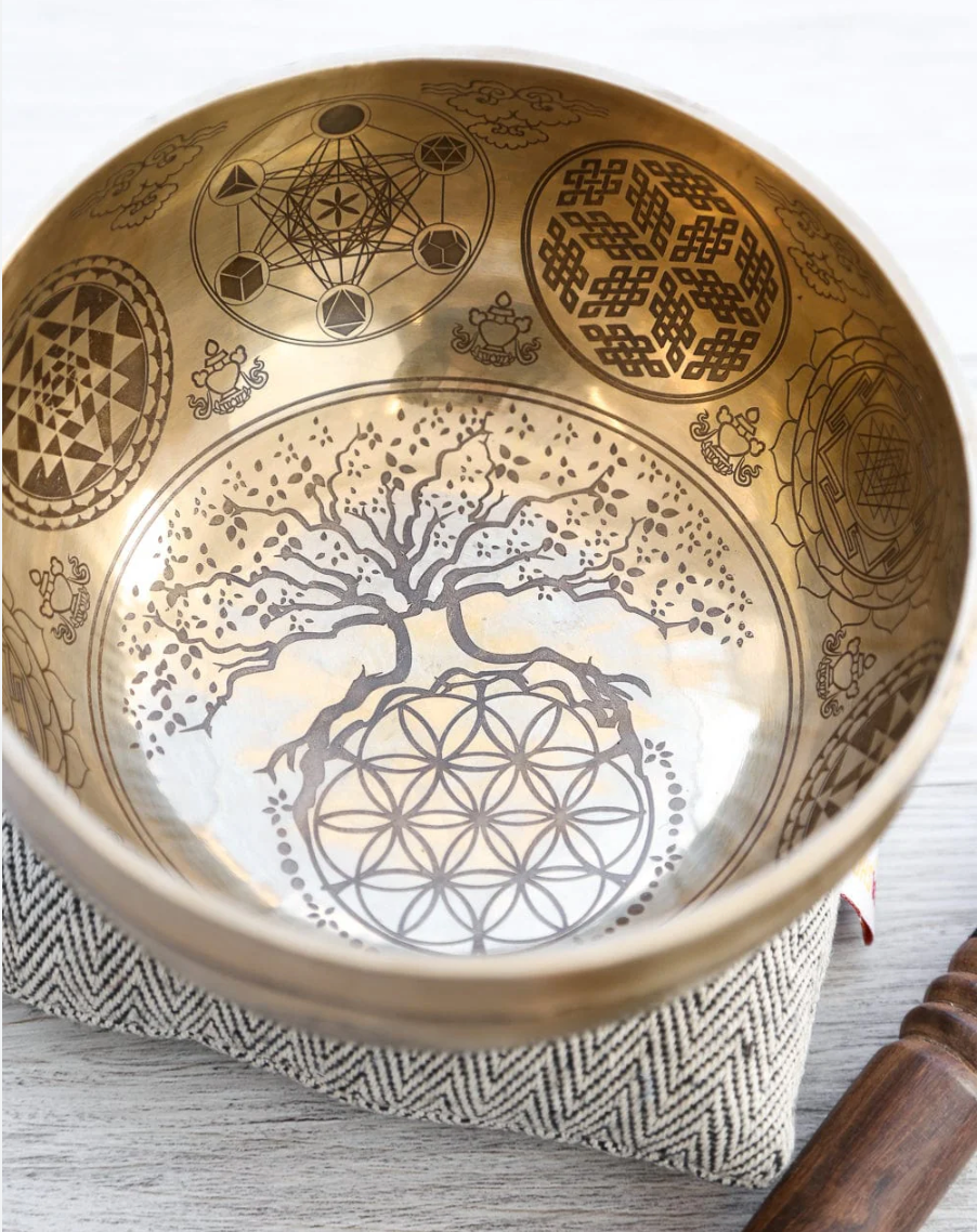 7-Inch Tibetan Singing Bowl – Sacred Mantra Design 1000g