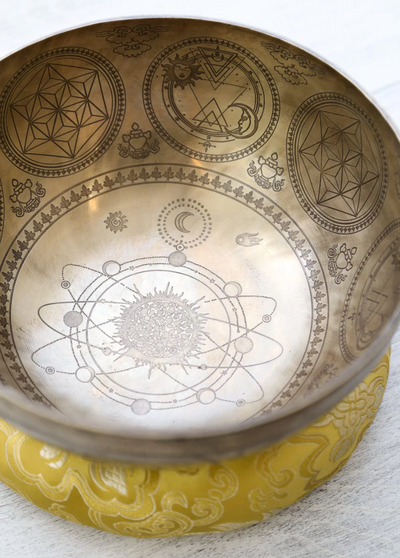 7-Inch Tibetan Singing Bowl – Sacred Mantra Design 1000g