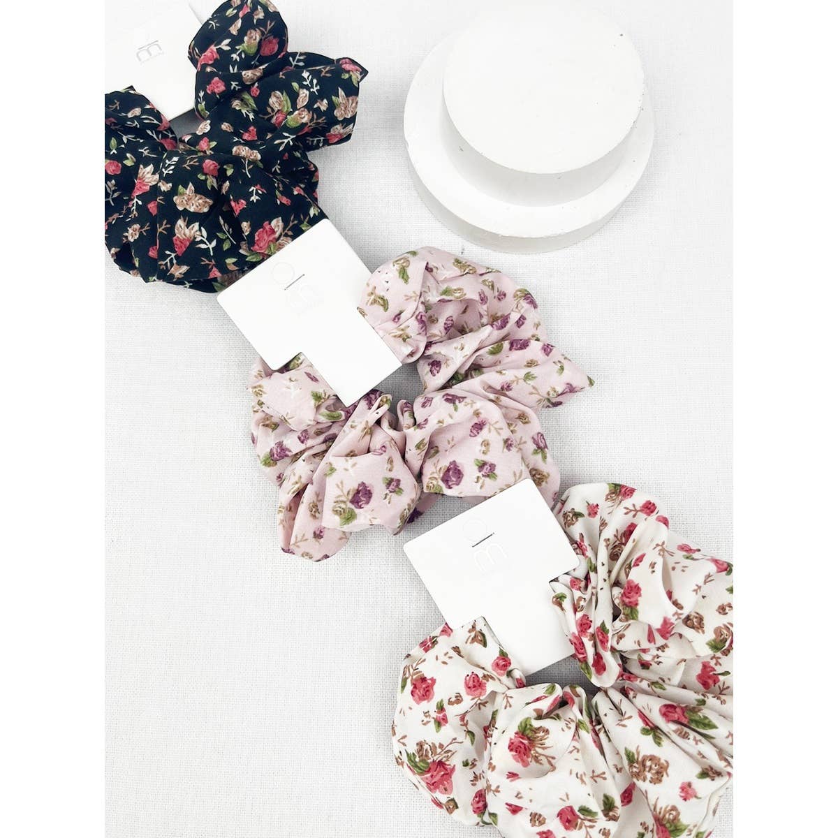 Soft Ditsy Floral Print Scrunchie: MIX COLOR
