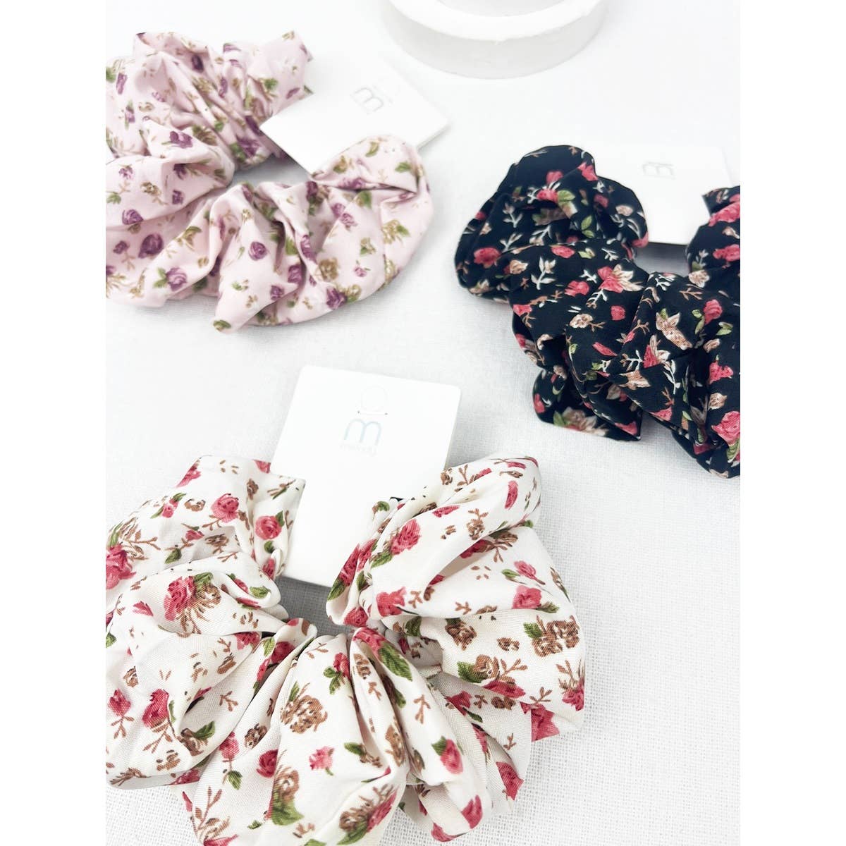 Soft Ditsy Floral Print Scrunchie: MIX COLOR